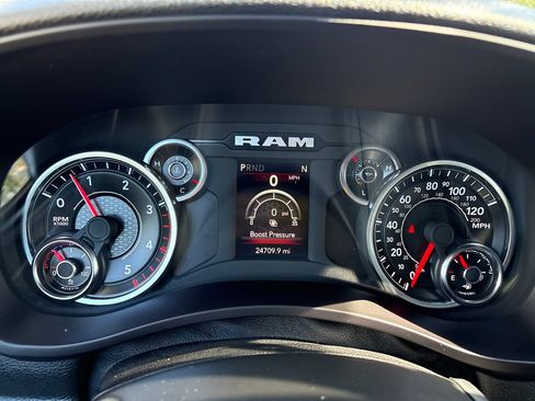 Used 2024 RAM 3500 Tradesman w/ Chrome Appearance Group AWD/4WD image 17