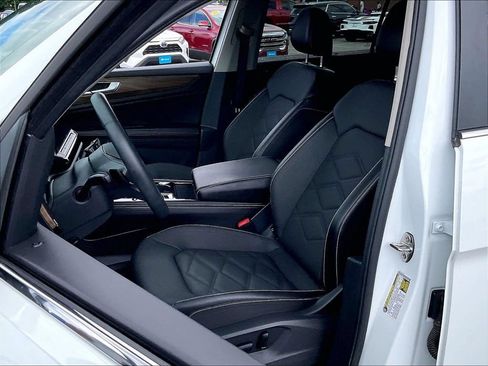 Used 2024 Volkswagen Atlas SE w/ Panoramic Sunroof Package AWD/4WD image 10
