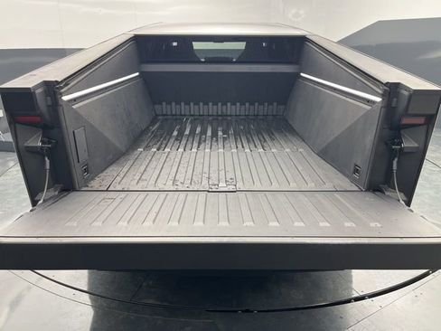 Used 2025 Tesla Cybertruck AWD Crew Cab image 17