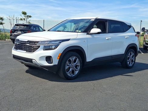 Certified 2024 Kia Seltos LX AWD/4WD image 3
