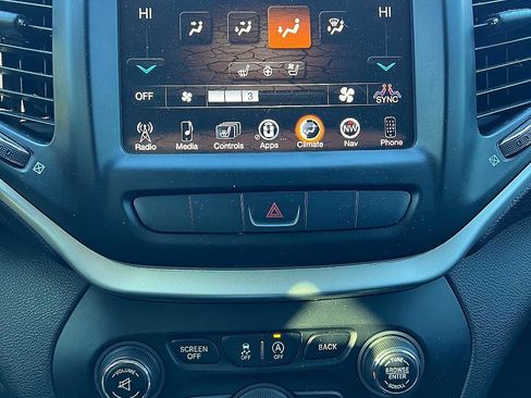 Used 2015 Jeep Cherokee Trailhawk w/ Comfort/Convenience Group image 22