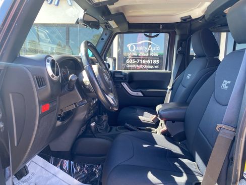 Used 2014 Jeep Wrangler Unlimited Rubicon AWD/4WD image 11