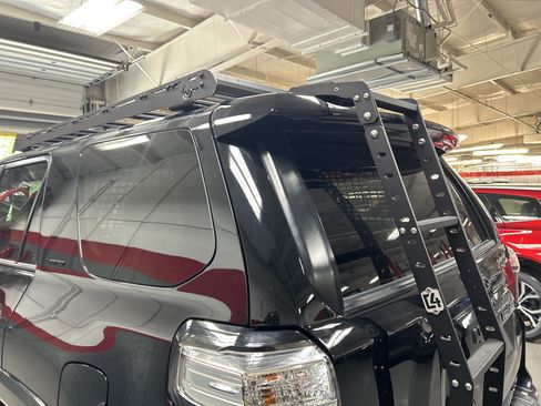 Used 2019 Toyota 4Runner Limited AWD/4WD image 9