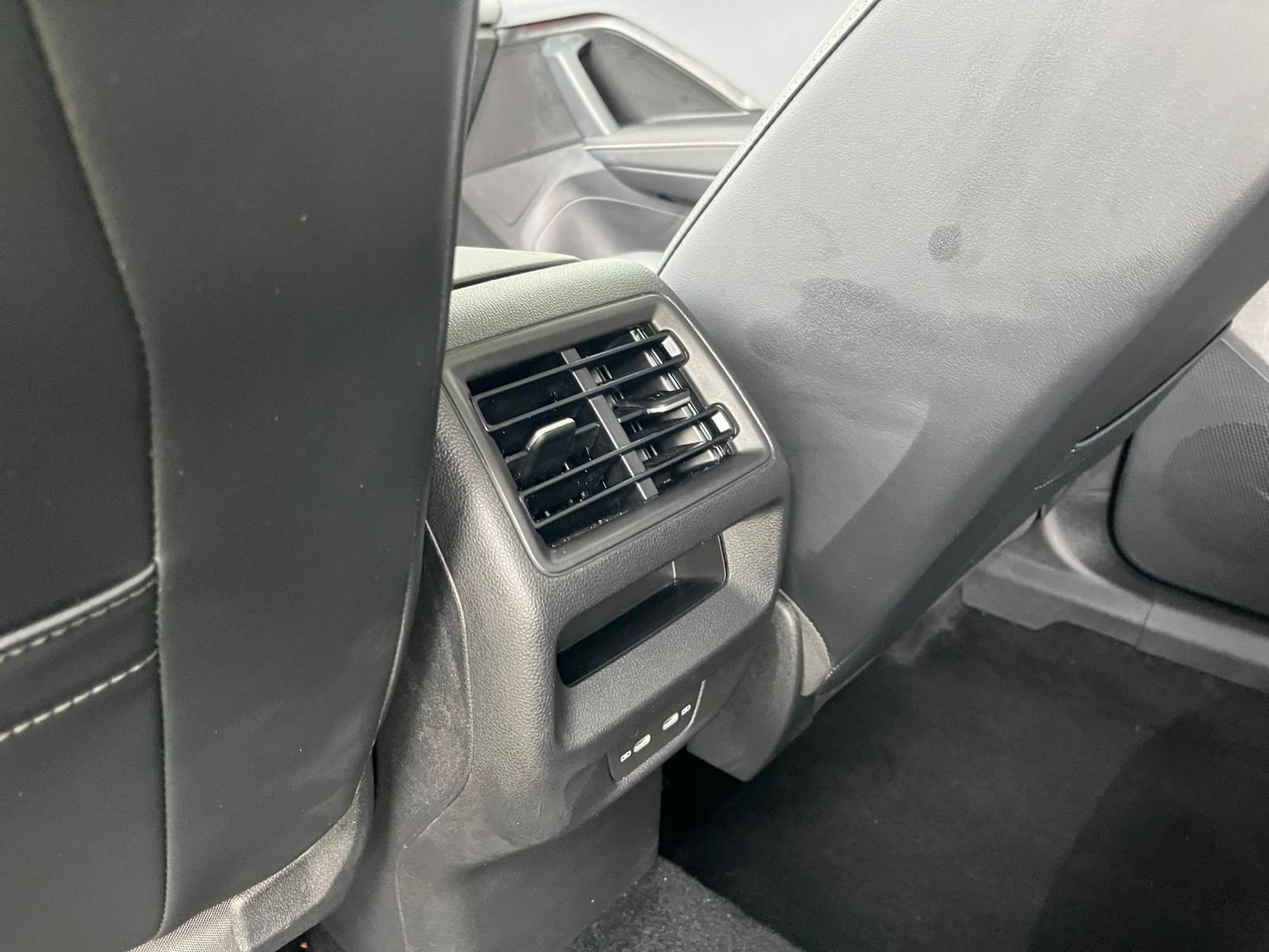 Used 2026 Volkswagen Tiguan SE FWD image 24