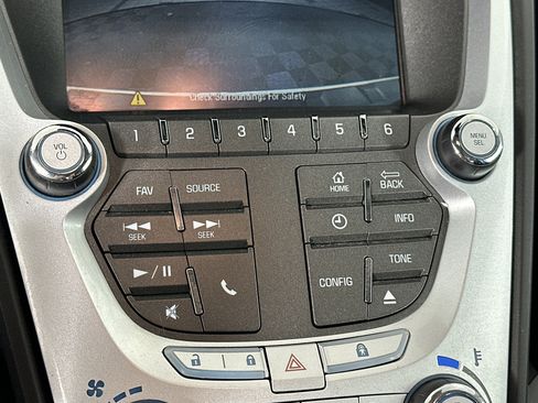 Used 2015 Chevrolet Equinox LT w/ Driver Convenience Package image 19