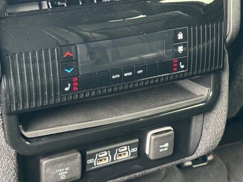 Used 2022 Jeep Wagoneer Series III w/ Rear Seat Video Group 1 image 14