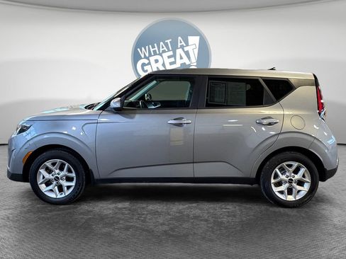 Certified 2023 Kia Soul LX w/ LX Technology Package FWD image 7