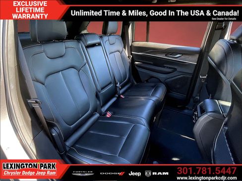 Used 2025 Jeep Grand Cherokee Limited AWD/4WD image 25