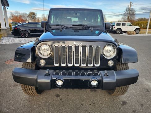 Used 2017 Jeep Wrangler Sahara image 18