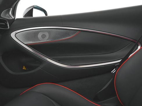 Used 2025 McLaren Artura Spider RWD image 12