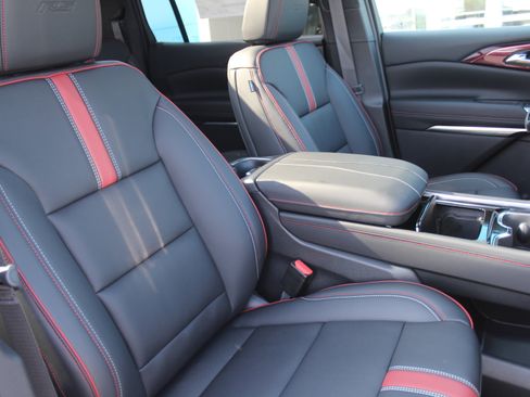 New 2027 Chevrolet Traverse RS w/ LPO, Floor Liner Package AWD/4WD image 27