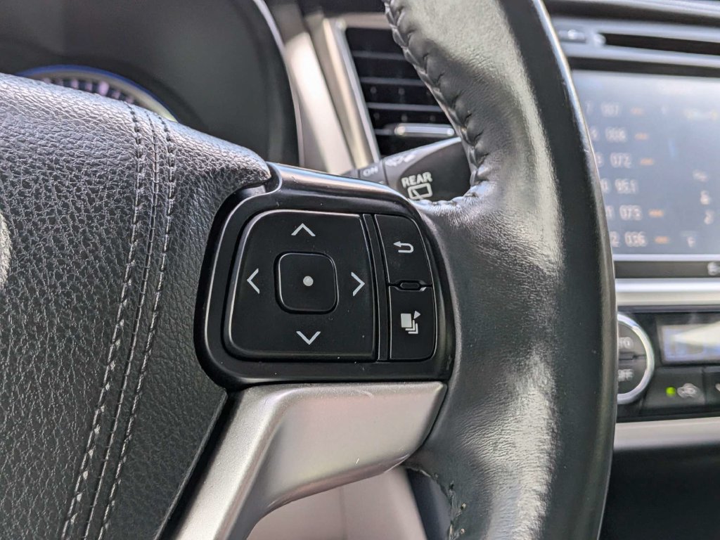 Used 2016 Toyota Highlander XLE FWD image 29