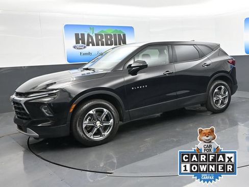 Used 2025 Chevrolet Blazer LT FWD image 1