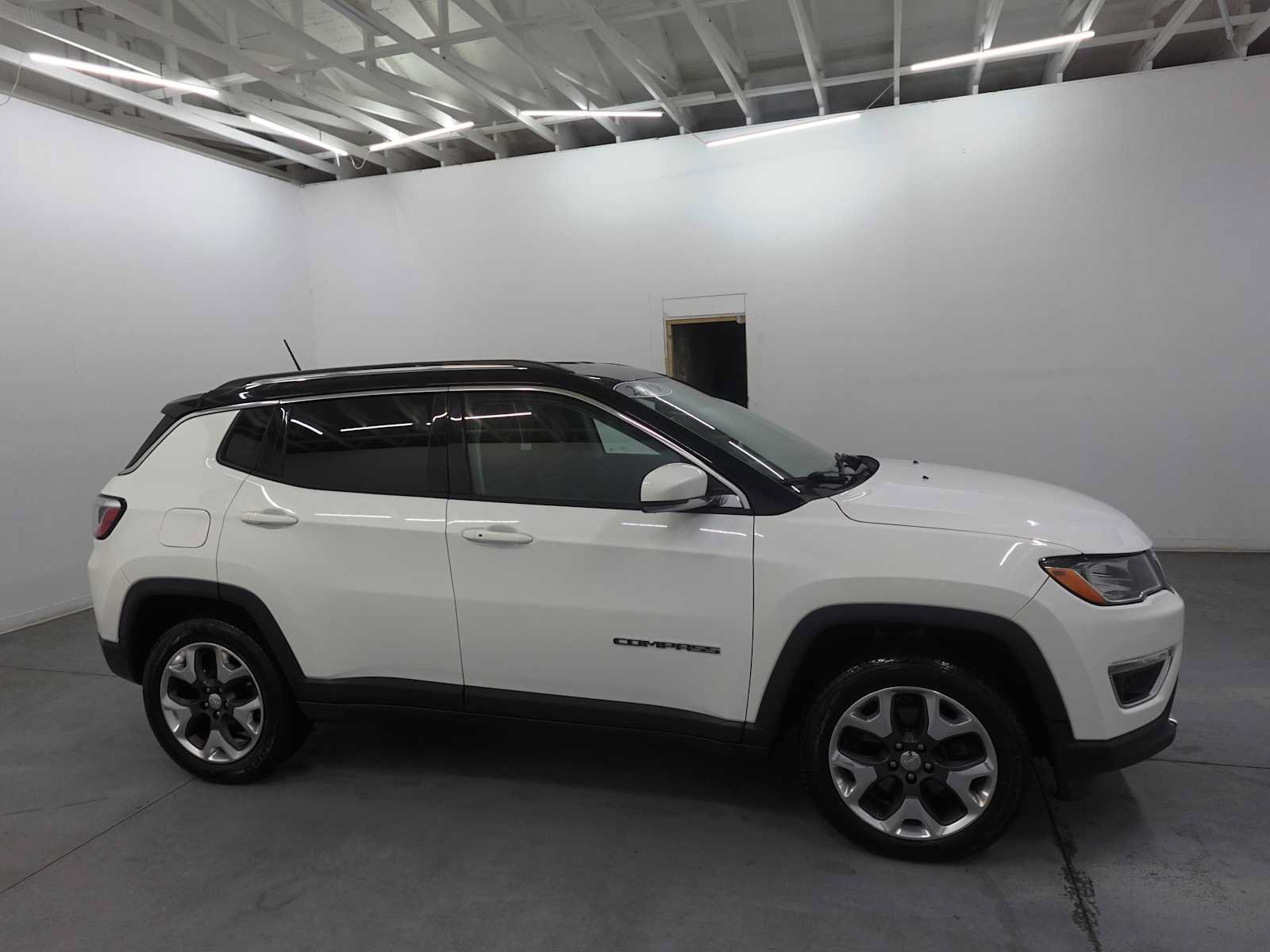Used 2019 Jeep Compass Limited AWD/4WD image 4