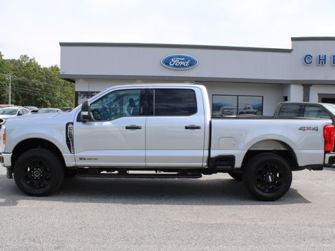 Used 2024 Ford F250 XLT image 1