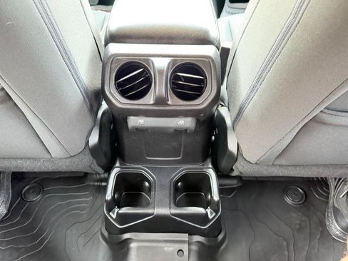 Used 2018 Jeep Wrangler Unlimited Sport S AWD/4WD image 29