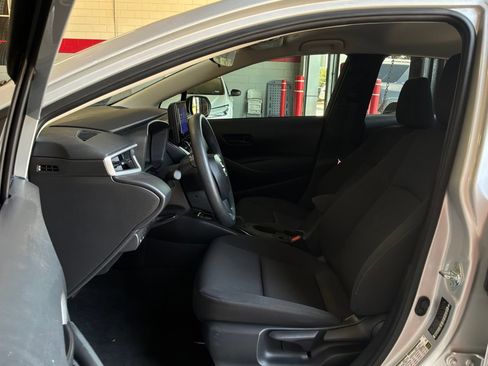 Used 2025 Toyota Corolla LE FWD image 10