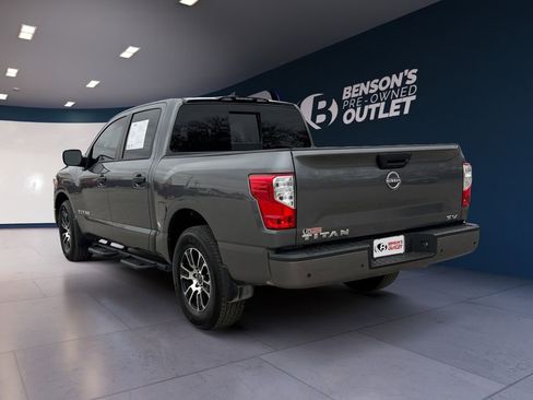 Used 2024 Nissan Titan SV w/ SV Convenience Package image 3