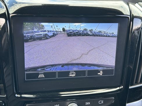 Used 2023 Chevrolet Traverse LT FWD image 26