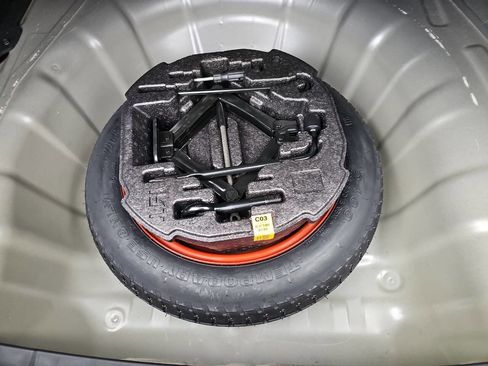 Used 2017 Hyundai Elantra SE image 19