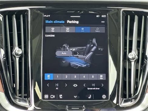 Used 2025 Volvo V60 B5 Cross Country Plus image 16