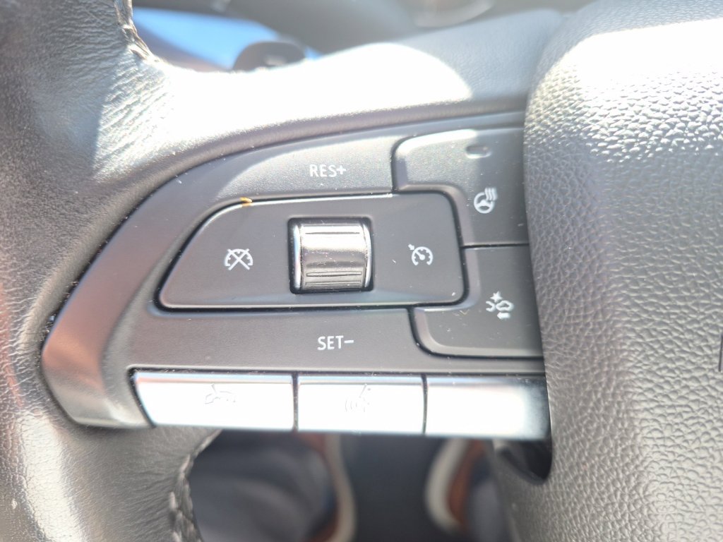 Used 2021 Cadillac XT4 Luxury w/ Cold Weather Package AWD/4WD image 17