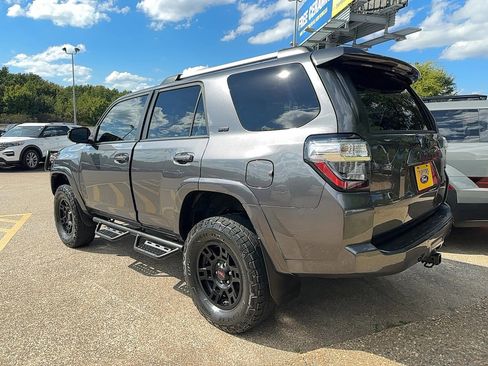 Used 2021 Toyota 4Runner SR5 image 6