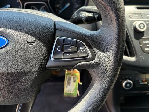 Used 2016 Ford Focus SE FWD image 15