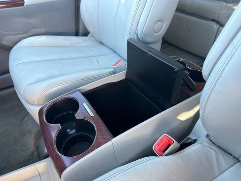 Used 2012 Toyota Sienna Limited image 38