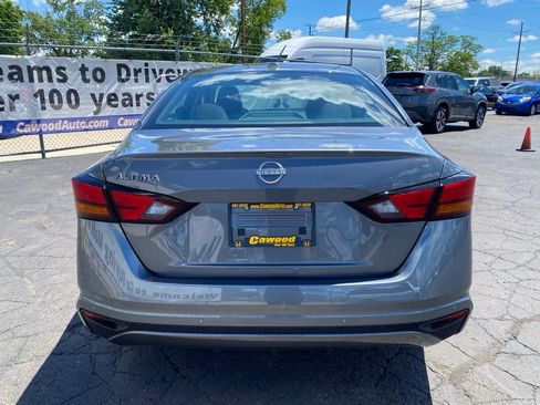 Used 2025 Nissan Altima 2.5 SV FWD image 3