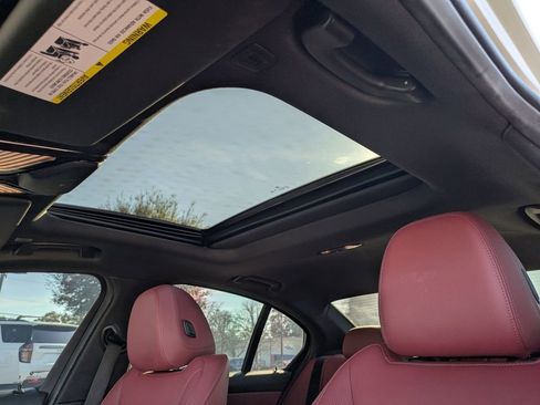 Used 2024 BMW 330i Sedan w/ M Sport Package image 17