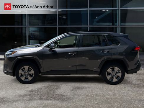 Used 2025 Toyota RAV4 XLE AWD/4WD image 3