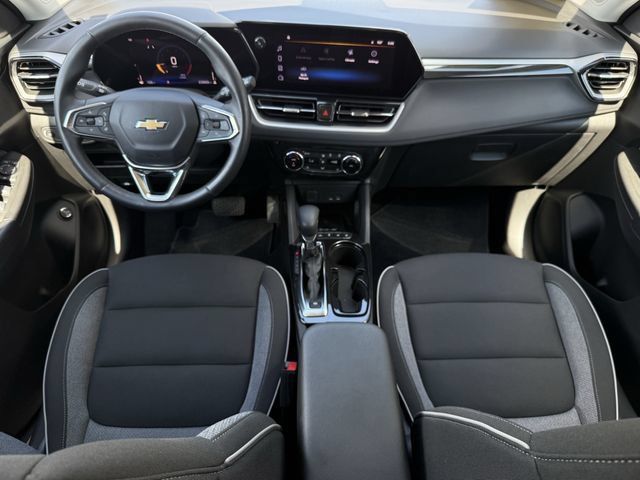 Used 2025 Chevrolet TrailBlazer LT w/ Convenience Package FWD image 12