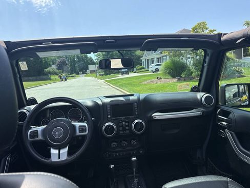 Used 2014 Jeep Wrangler Unlimited Rubicon AWD/4WD image 12