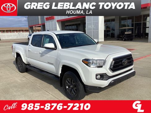 Used 2023 Toyota Tacoma SR5 w/ Technology Package AWD/4WD image 1