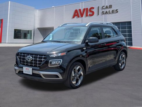 Used 2025 Hyundai Venue SEL FWD image 1