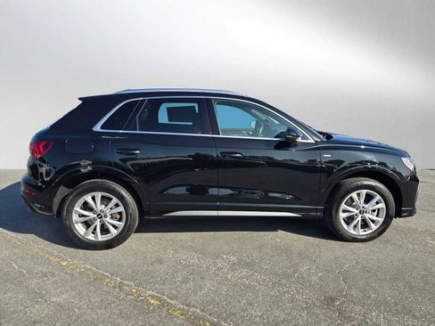 Used 2024 Audi Q3 2.0T Premium w/ Convenience Package image 2
