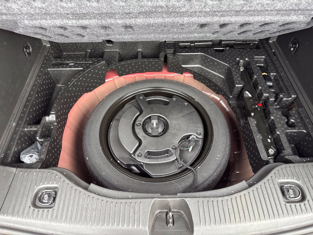 Used 2019 Buick Encore Sport Touring w/ Safety Package AWD/4WD image 34