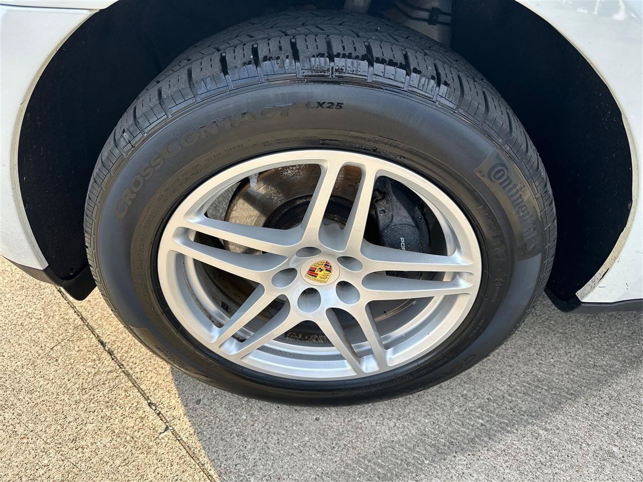 Used 2017 Porsche Macan AWD/4WD image 28