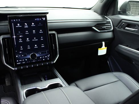 New 2025 GMC Acadia Elevation w/ Elevation Premium Package FWD image 20