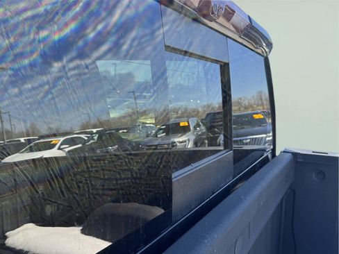 Used 2023 GMC Sierra 1500 AT4 w/ Technology Package AWD/4WD image 9