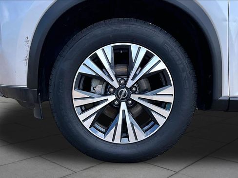 Used 2022 Nissan Rogue SV AWD/4WD image 11