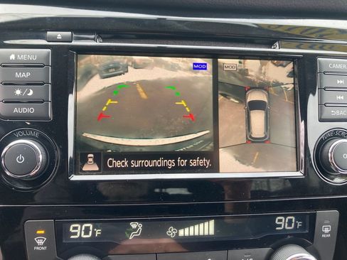 Used 2018 Nissan Rogue SV w/ Premium Package image 24