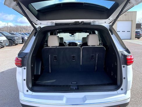 Used 2023 Chevrolet Traverse Premier image 9