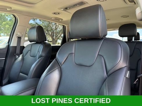 Used 2025 Kia Telluride S FWD image 11