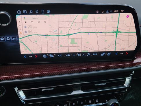 Used 2024 Chevrolet Traverse RS image 18