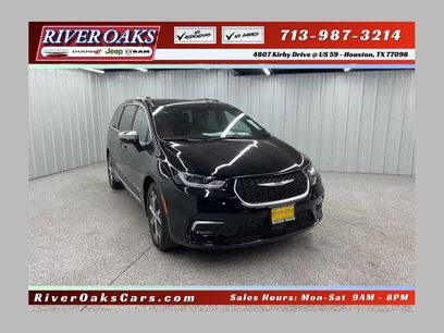 Used 2026 Chrysler Pacifica Pinnacle w/ Trailer Tow Group