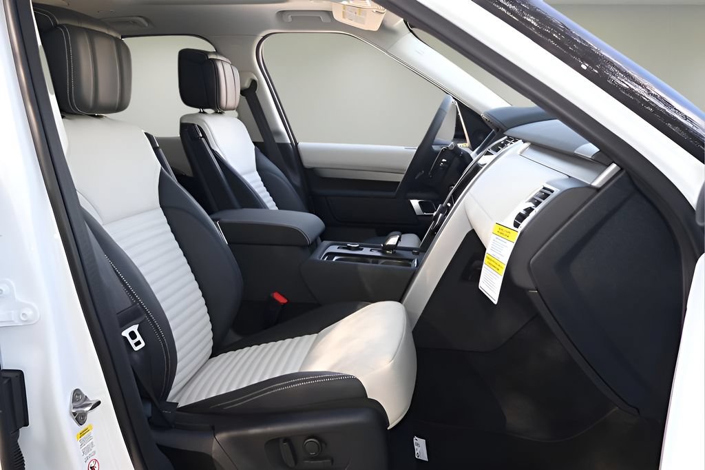 Used 2026 Land Rover Discovery Limited Edition AWD/4WD image 18