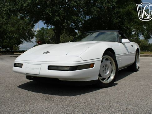 Used 1991 Chevrolet Corvette Convertible image 8