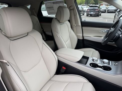 Used 2026 Genesis GV70 2.5T Advanced image 17